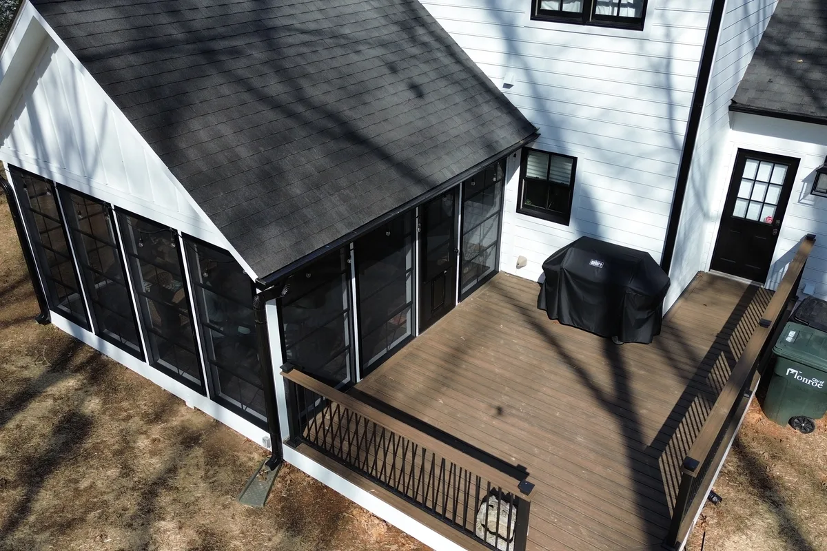Professional vinyl enclosure corner detail Union County NC